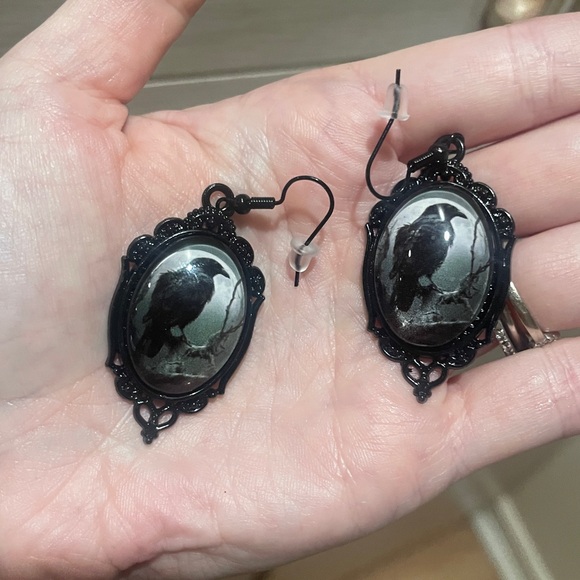 Crow Cameo Earrings - Picture 3 of 4
